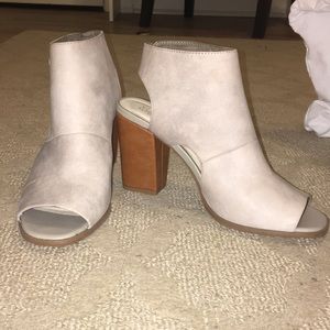 Leather Open toed bootie